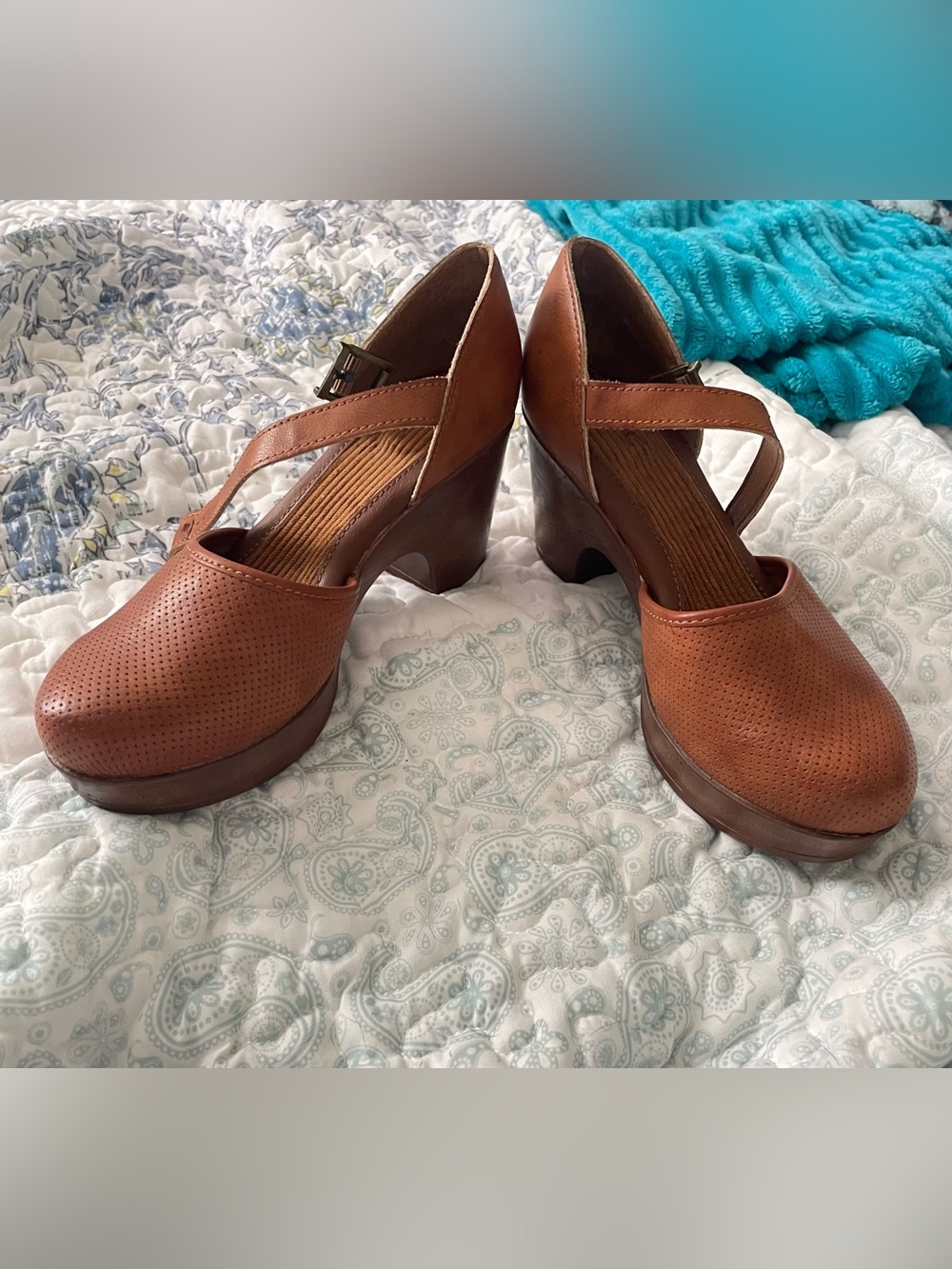 boc Brown Perforated Platform Mary Jane Heels with Cross Strap - Picture 5 of 7